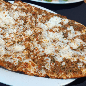 Kaşarlı Lahmacun